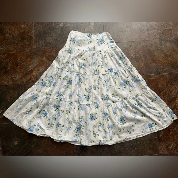 Women’s white and blue floral peasant boho tiered ruffle pull on skirt. Medium - Picture 11 of 15